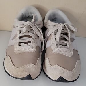 New Balance 237